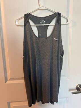 Saucony active tank top XL